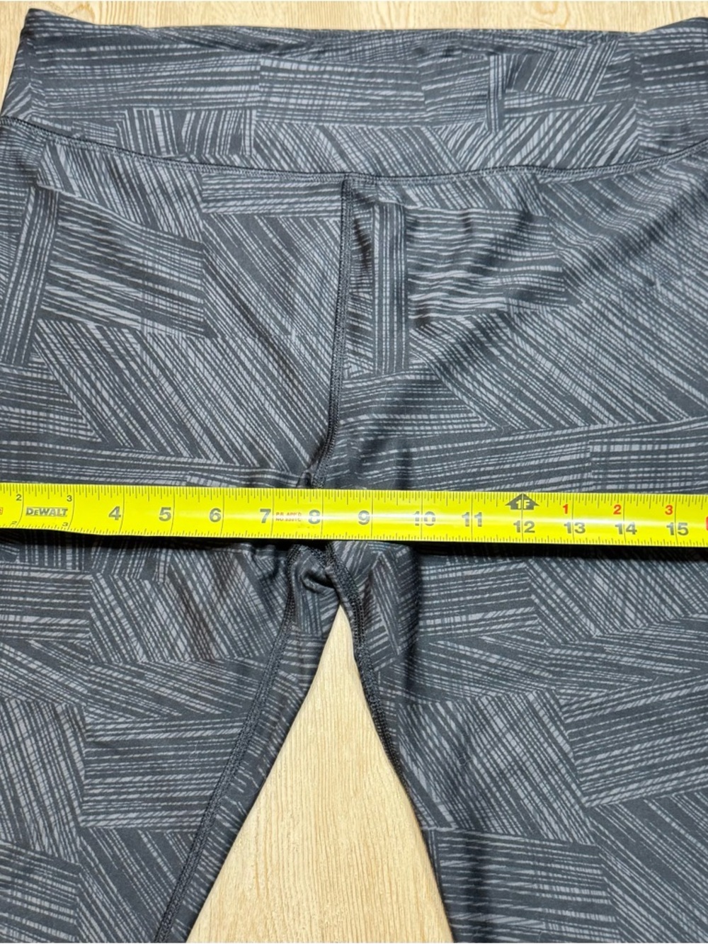 Under Armour HeatGear Capri Leggings Gray Geometric Athletic Athleisure - Picture 7 of 7